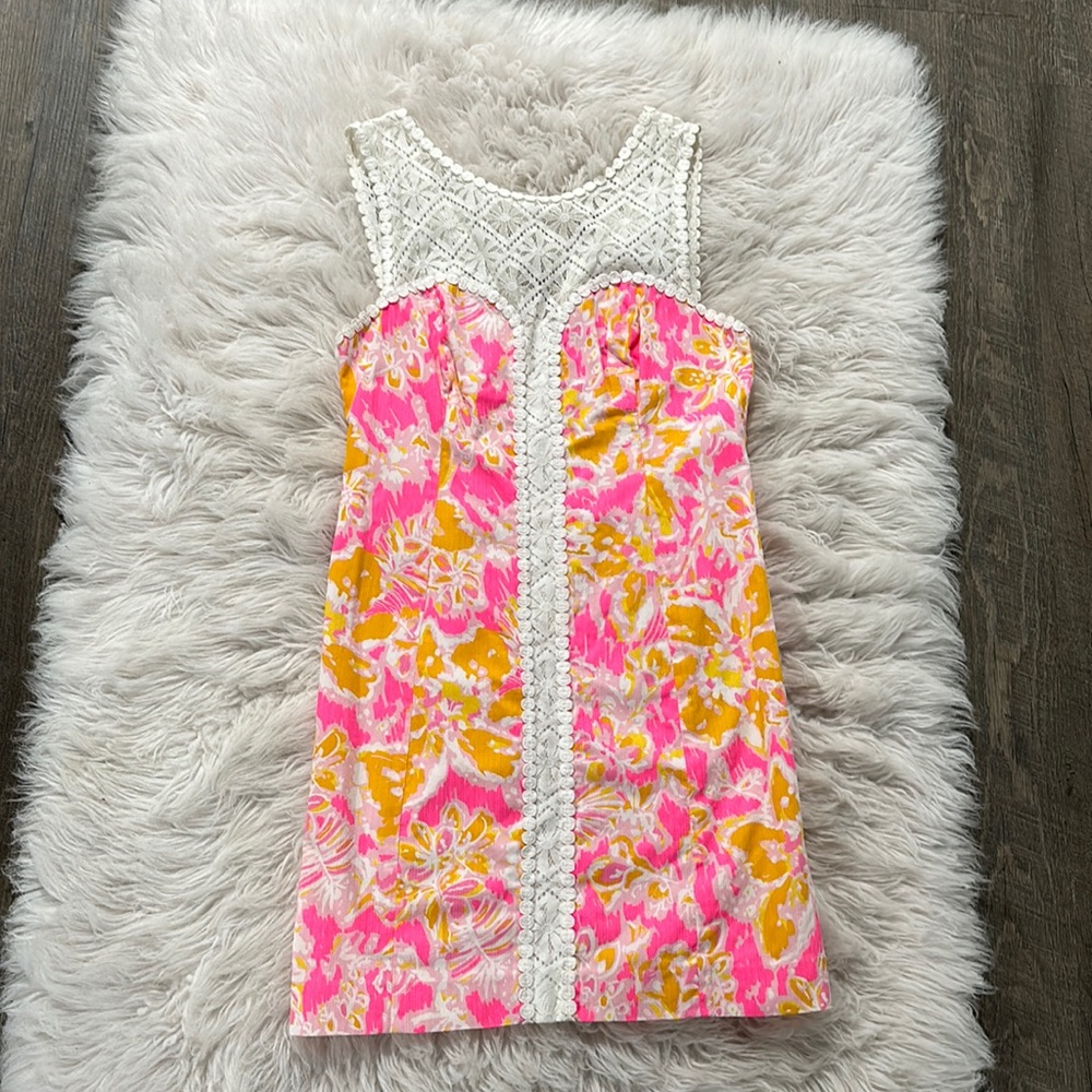 Lilly Pulitzer embroidered lace shift dress. Size 6